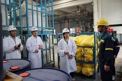 江苏省农药管理总站农技推广科科长吴小毅莅临利民化学检查指导